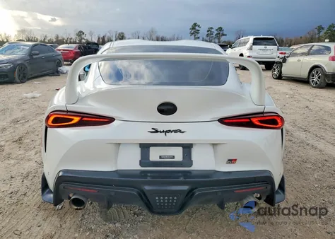 2021 Toyota Supra Base z USA, uszkodzony, nr VIN WZ1DB0C00MW038064